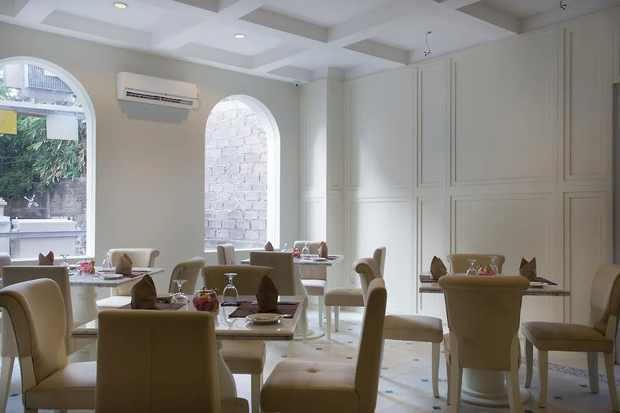 Amalfi Hotel Seminyak 3*, Семиньяк