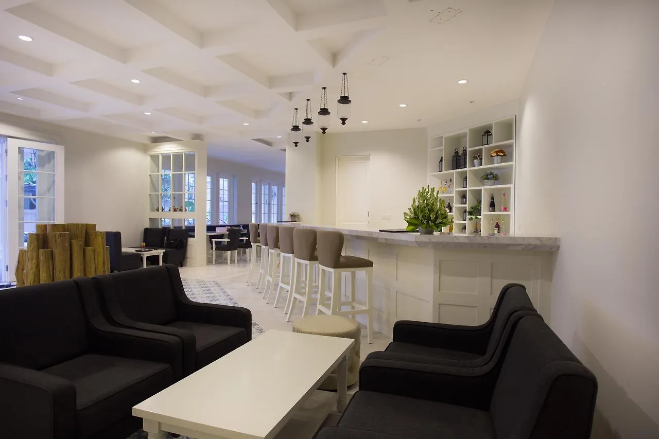 Amalfi Hotel Seminyak  Семиньяк