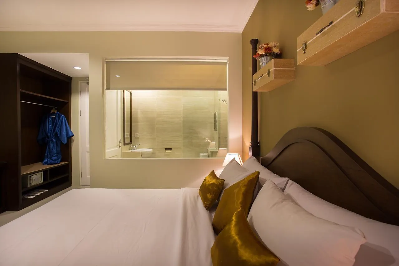 Amalfi Hotel Seminyak  Семиньяк