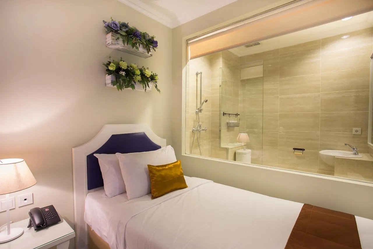 Amalfi Hotel Seminyak Индонезия