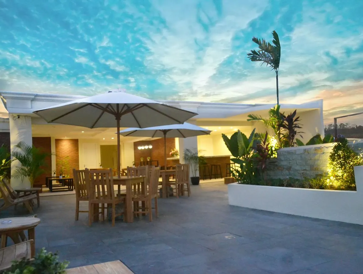 Amalfi Hotel Seminyak Семиньяк