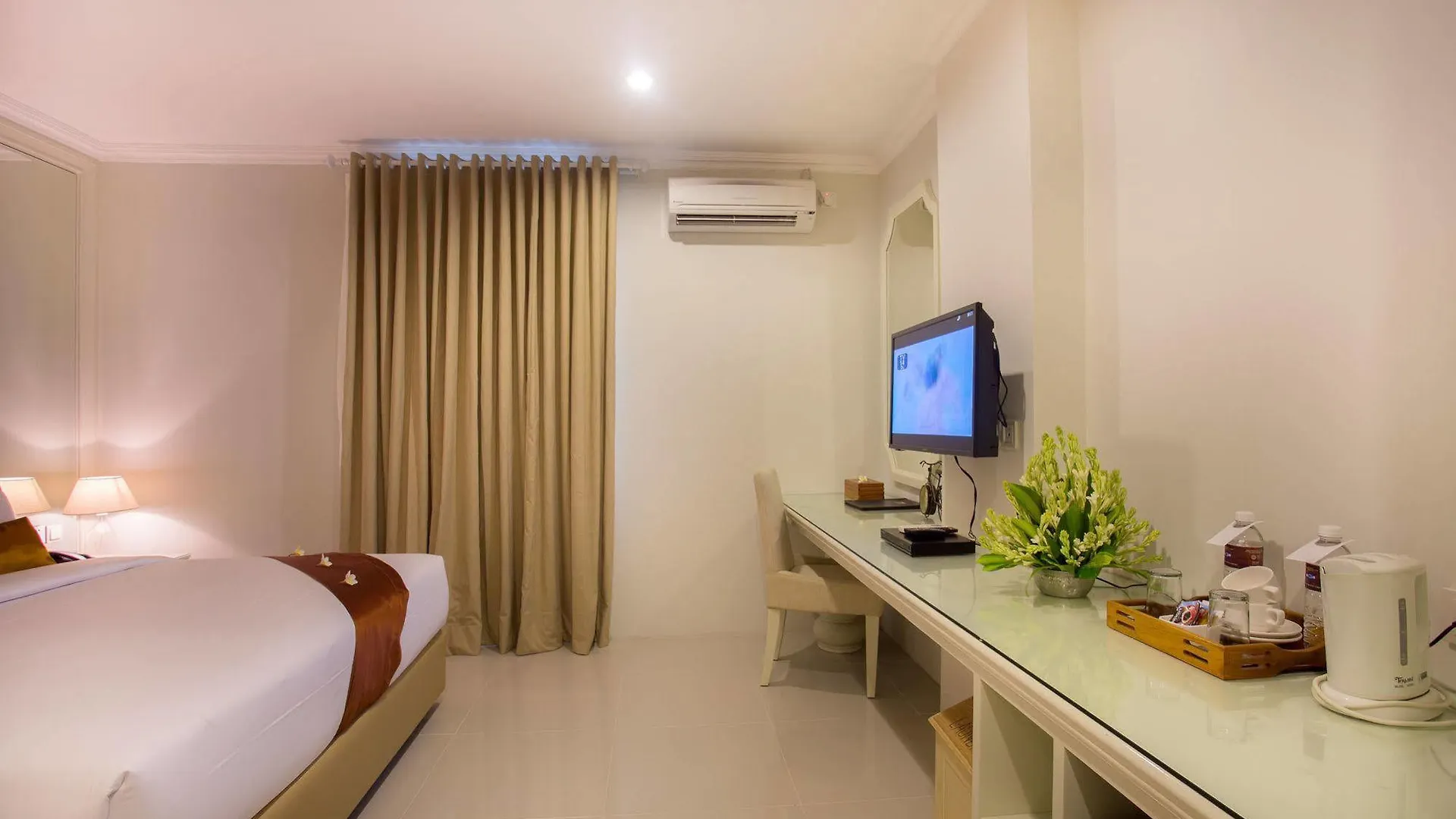 Amalfi Hotel Seminyak Семиньяк
