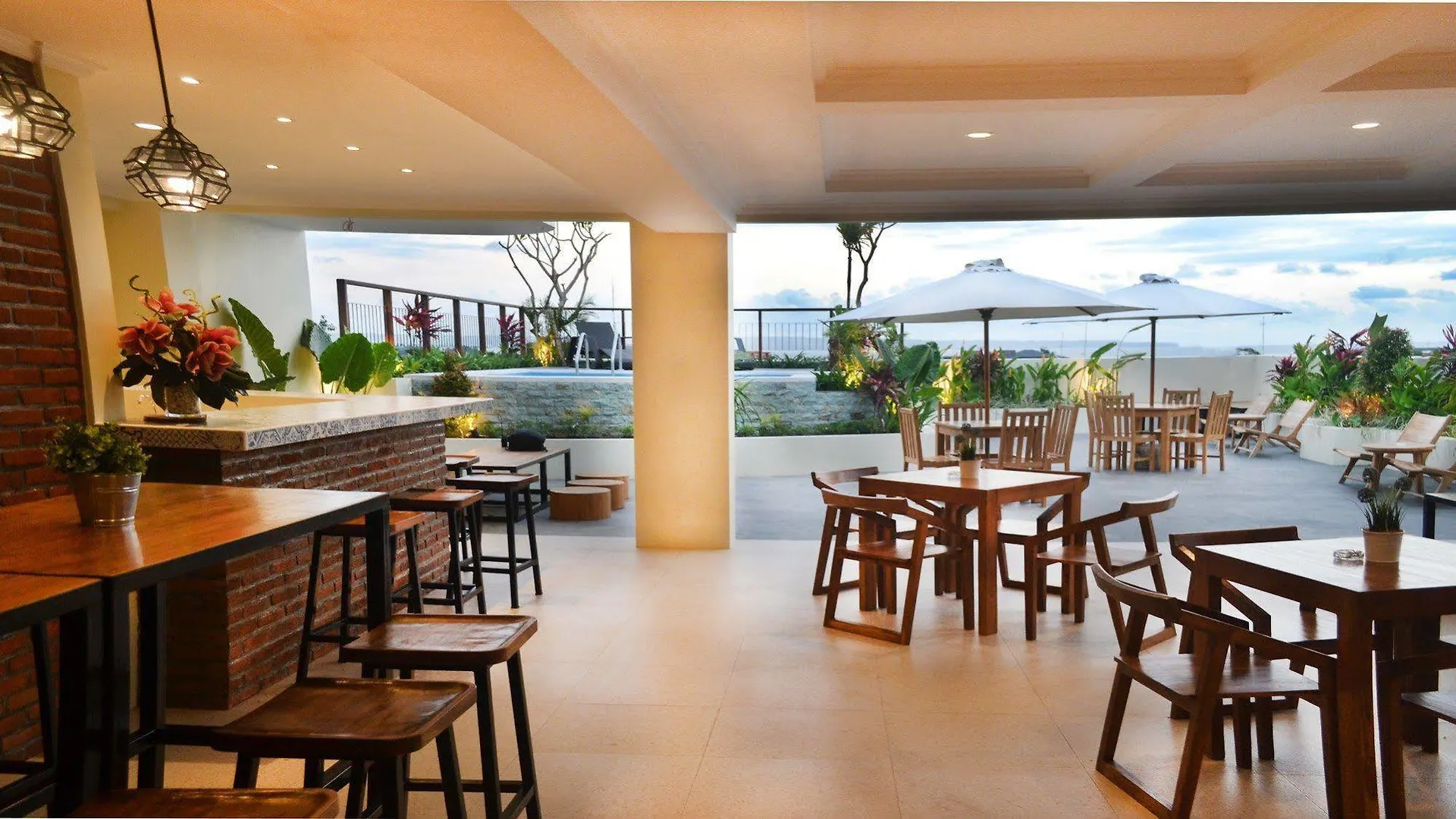 Amalfi Hotel Seminyak  Семиньяк